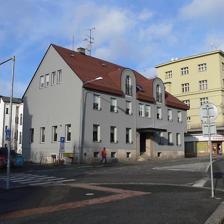 Hotel Na Baste ヤブロネツ・ナド・ニソウ エクステリア 写真